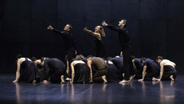 Сцена из балета "Continu". Фото: Себастьян Болеш
