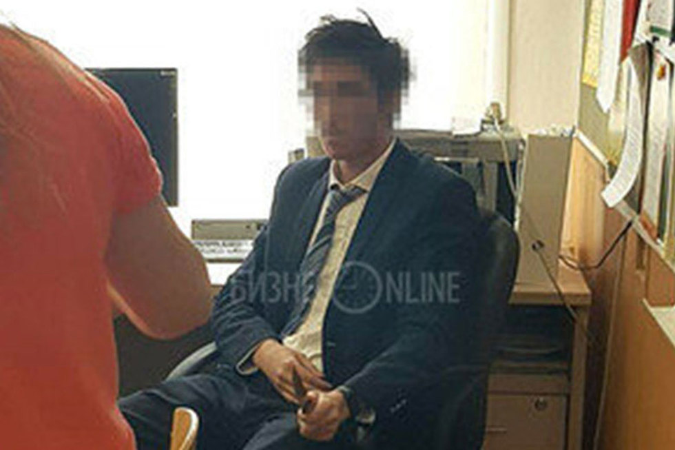 רוסיה תלמיד החזיק בני ערובה בכיתה  ()