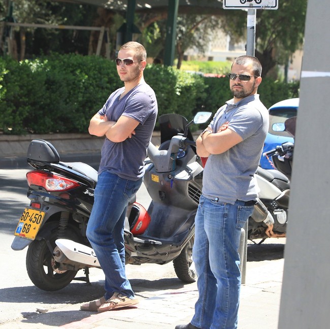 מחכים שיסיימו להרכיב קואליציה? (צילום: מוטי לבטון) מחכים שיסיימו להרכיב קואליציה? (צילום: מוטי לבטון)
