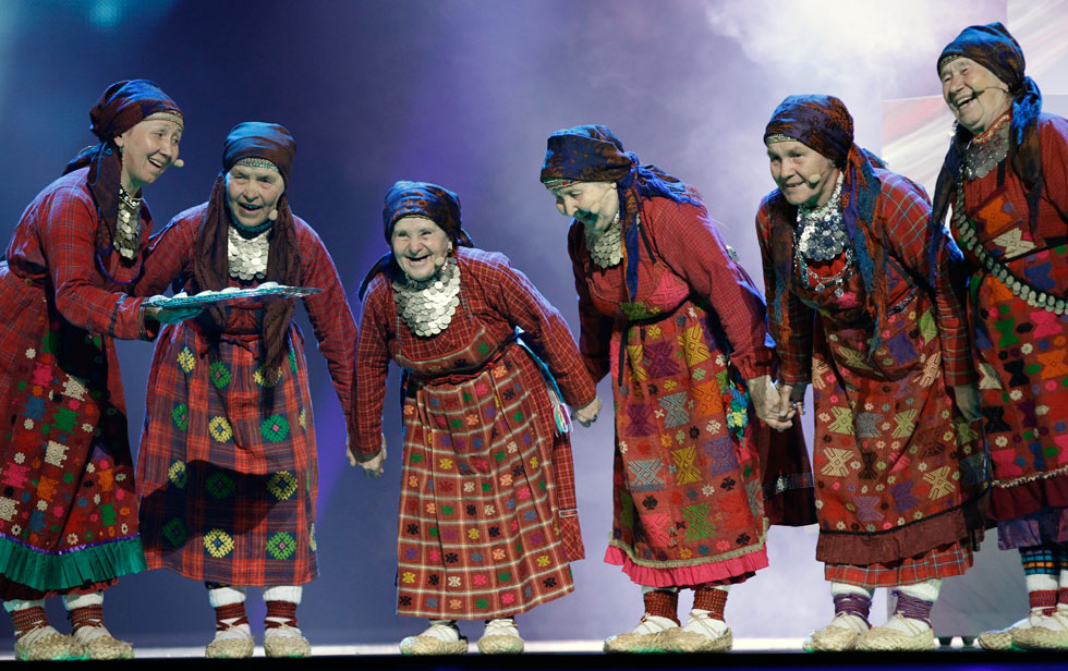 Шесть русских бабушек в 2012 году добрались до 2-го места, хотя этнические наряды на Евровидении не популярны. Фото: AP