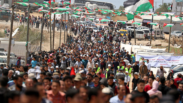Gazans mark Nakba Day along the border with Israel (Photo: Reuters) (Photo: Reuters)