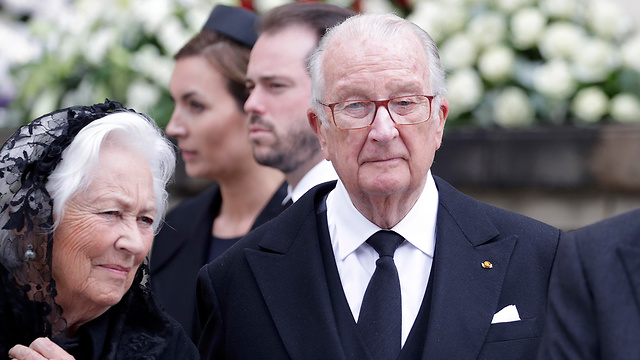 אלברט השני לשעבר מלך בלגיה עם המלכה לשעבר פאולה (צילום: EPA)