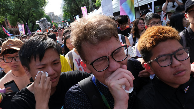 שמחה ברחובות טייוואן בעקבות אישור נישואים חד מיניים (צילום: רויטרס)