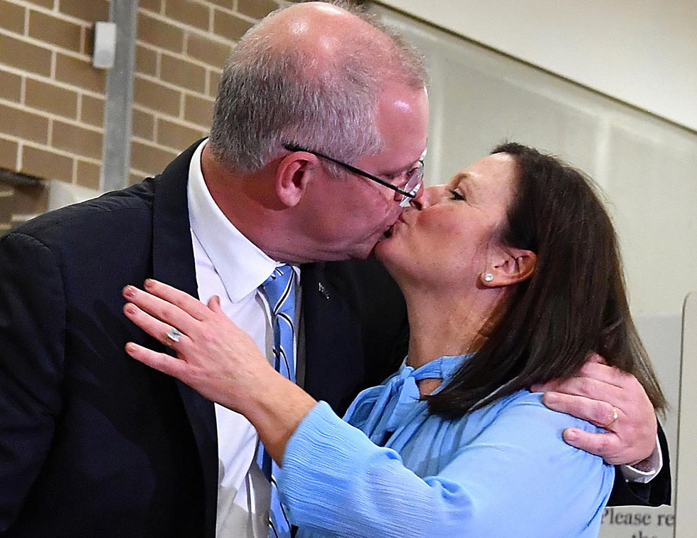 ראש ממשלת אוסטרליה סקוט מוריסון ורעייתו ג'ני ניצחון ב בחירות (צילום: EPA)