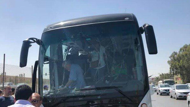 פיצוץ ליד אוטובוס תיירים ב מצרים גיזה ()