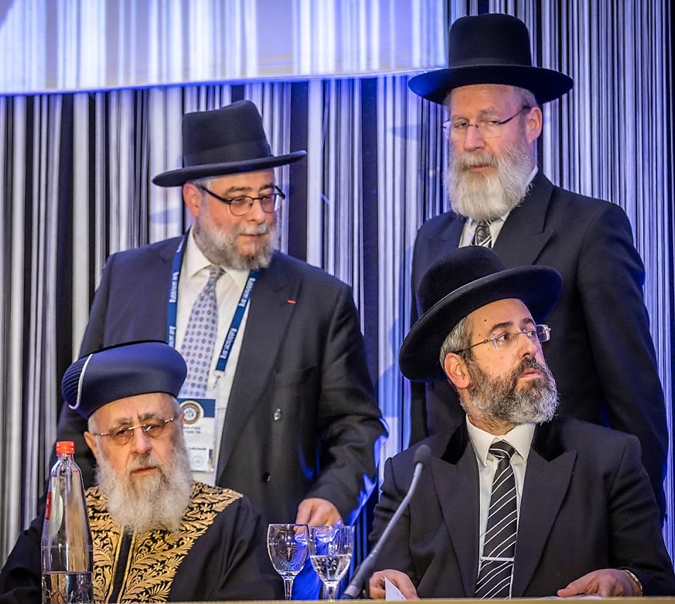  Israel's chief rabbis YItzhak Yosef, bottom right and David Lau, bottom left, and Rabbi Goldschmidt, top left (צילום: אלי איטקין)