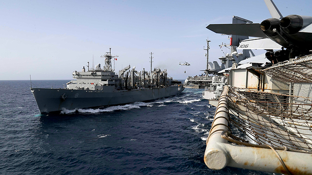 Американские военные корабли держат путь в Персидский залив. Фото: АР
