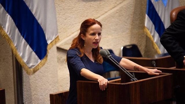 Staff Shaffir addressing the Knesset plenum (Photo: Yoav Dudkevitch)