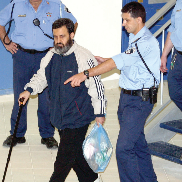 מוסטפא דיראני בבית המשפט לקראת שחרורו. "הוא בן אדם רע"