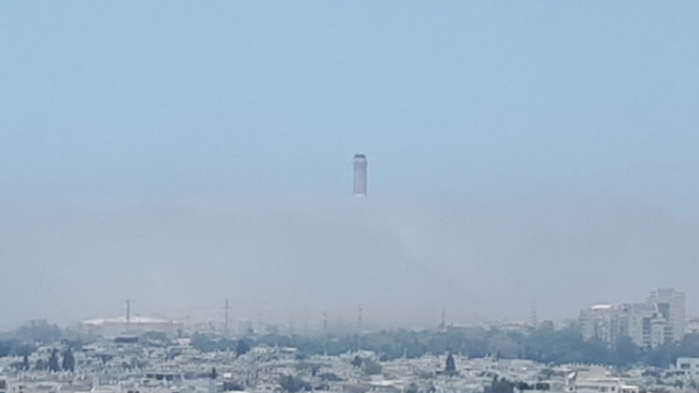 Облако на побережье Тель-Авива. Фото: Михаль Гросс