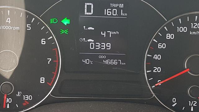 מד טמפרטורה ברכב מראה 40 מעלות (צילום: אחיה ראב