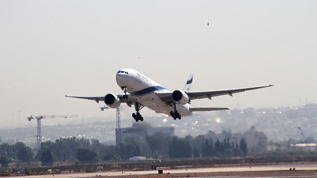 Взлет авиалайнера в аэропорту Бен-Гурион. Фото: Моти Каплан