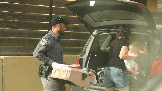 פינוי ישוב תרום משטרה משטרת ישראל  (צילום: דוברות המשטרה)