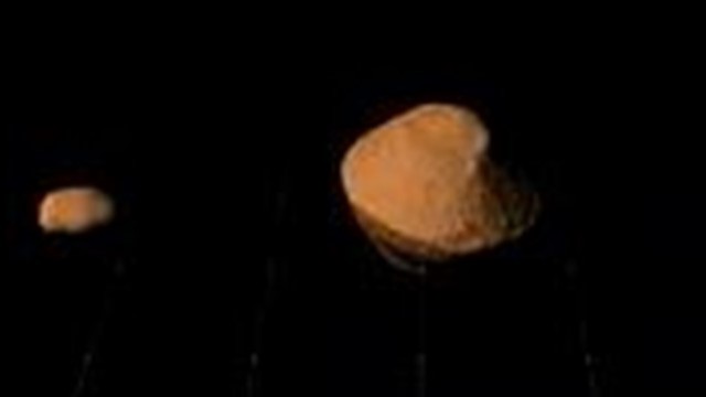 1999 KW4 עם הירח שמלווה אותו (צילום: נאס