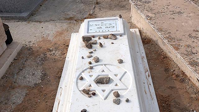 חלקת קברו של אלעד פריזאט ז