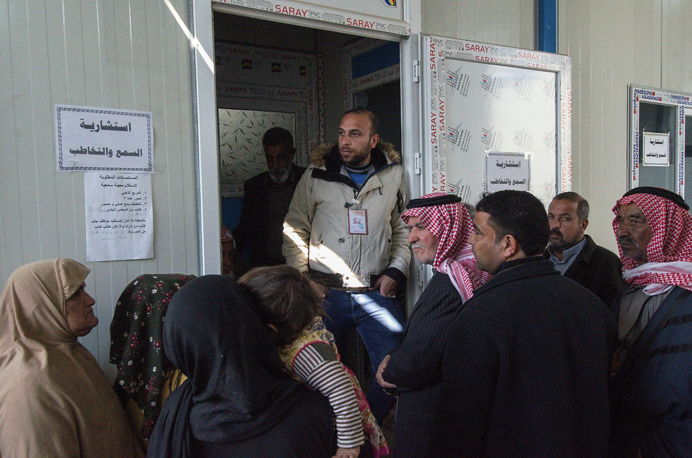 תושבים ב מוסול בית חולים אובדן שמיעה אחרי הניצחון על דאעש עיראק (צילום: AFP)