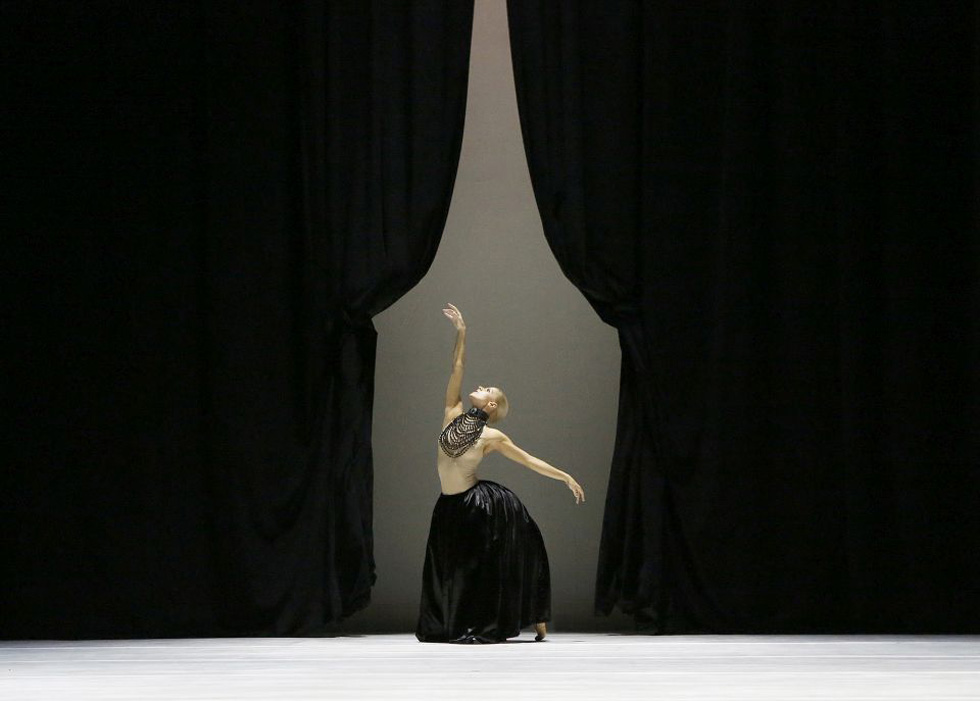 Сцена из балета "Болеро". Фото: Габор Маркали