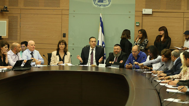 דיון הועדה המסדרת לקראת חוק פיזור הכנסת (צילום: עמית שאבי)