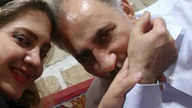 מוחמד עלי נג'פי ראש העיר של טהרן לשעבר איראן יחד עם אשתו שאותה רצח מיטרה נג'פי ()