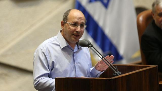 אבי ניסנקורן במליאה מתכנסת לקראת הצעת החוק של פיזור הכנסת (צילום: אלכס קולומויסקי)