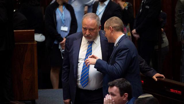 Avigdor Liberman in Knesset for vote on new elections (Photo: Yoav Dudkevitch)