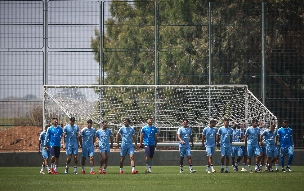 שחקני נבחרת ישראל (צילום: עוז מועלם)
