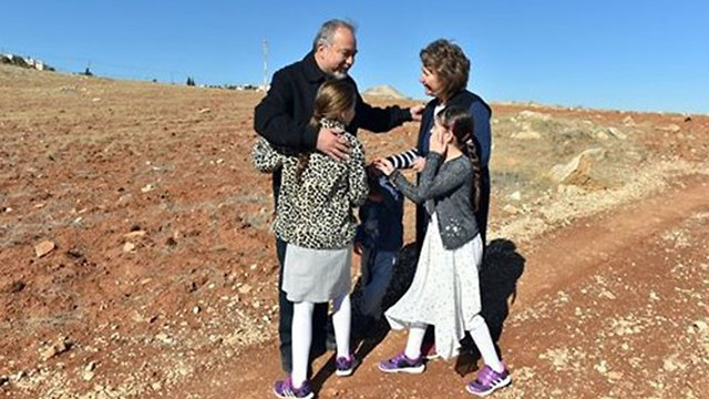 Liberman posts image of his family amid political turmoil