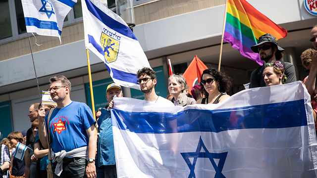 Supporters of Israel wave Israeli flags at a demonstration in Berlin on June 1, 2019 (Photo: Getty Images)