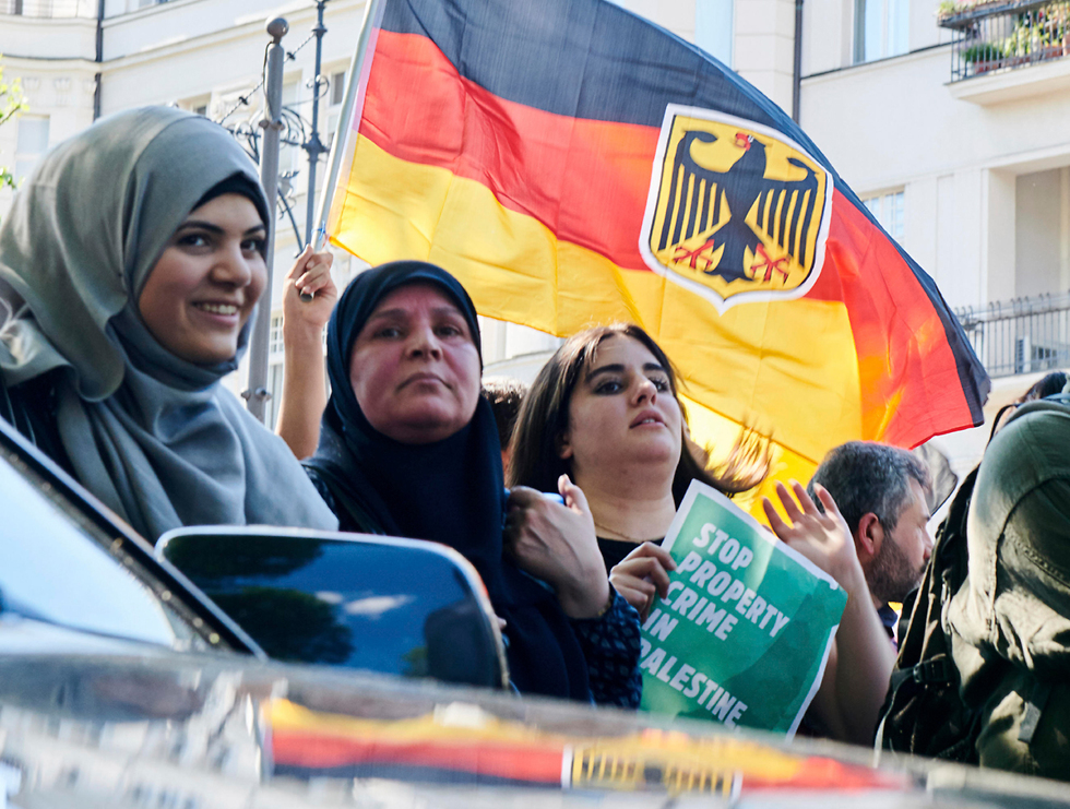 יום אל קודס יום ירושלים העולמי ברלין גרמניה הפגנה נגד ישראל (צילום: AP)
