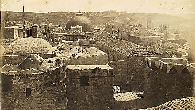 מבט לעבר הרובע הנוצרי מכיוון מצודת דוד, בערך 1875 (צילום: לואיג'י פיורילו. באדיבות הספרייה הלאומית)