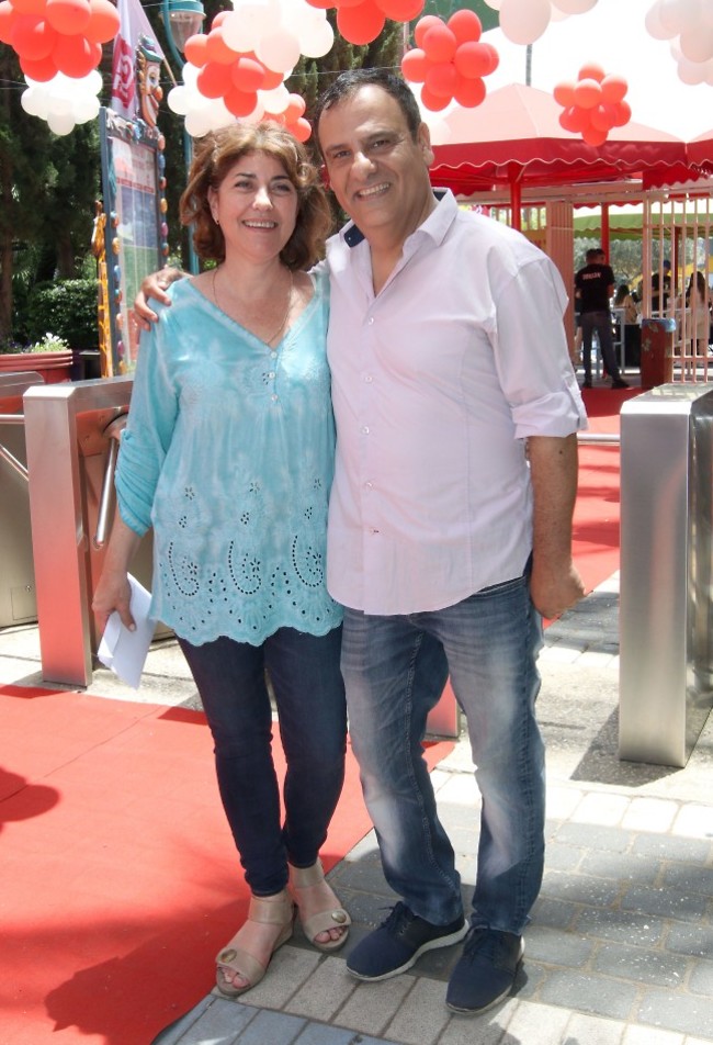 מהאי ללונה פארק. אסף אשתר ואשתו (צילום: ענת מוסברג) מהאי ללונה פארק. אסף אשתר ואשתו (צילום: ענת מוסברג)