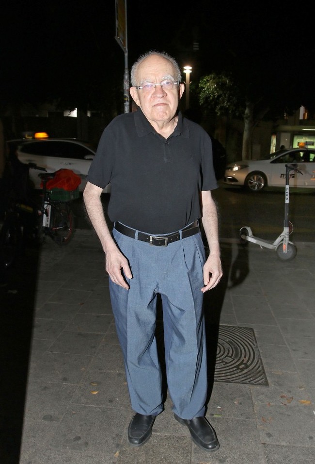 לא פספס הזדמנות להיפרד. שלום קיטל (צילום: ענת מוסברג) לא פספס הזדמנות להיפרד. שלום קיטל (צילום: ענת מוסברג)
