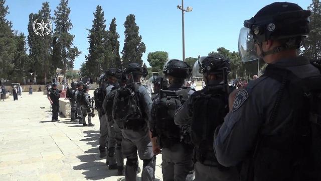 Полиция разгоняет массовые беспорядки на Храмовой горе. Фото: пресс-служба полиции