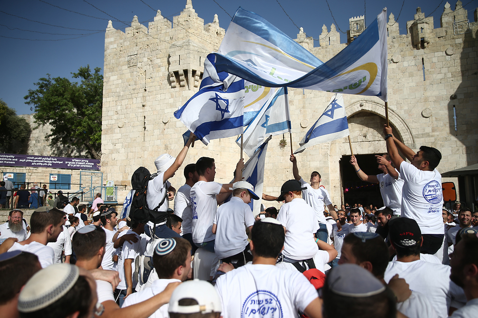 מצעד ריקוד הדגלים בירושלים (צילום: אוהד צויגנברג)