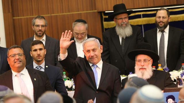Netanyahu with ultra-Orthodox politicians (Photo: Alex Kolomoisky)