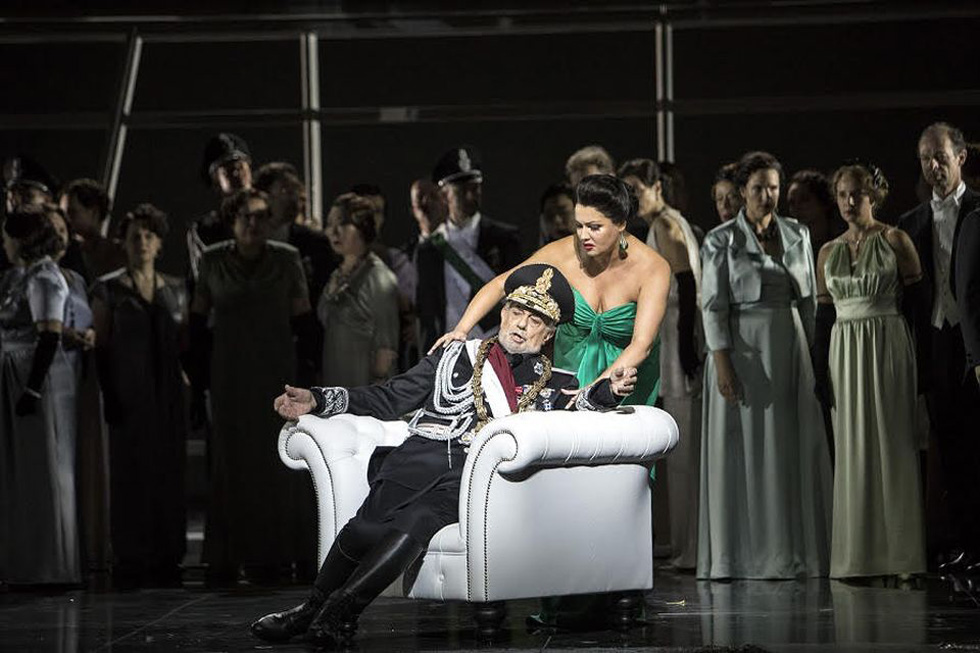 Пласидо Доминго и Анна Нетребко в опере "Макбет". Фото: компания EllaCom
