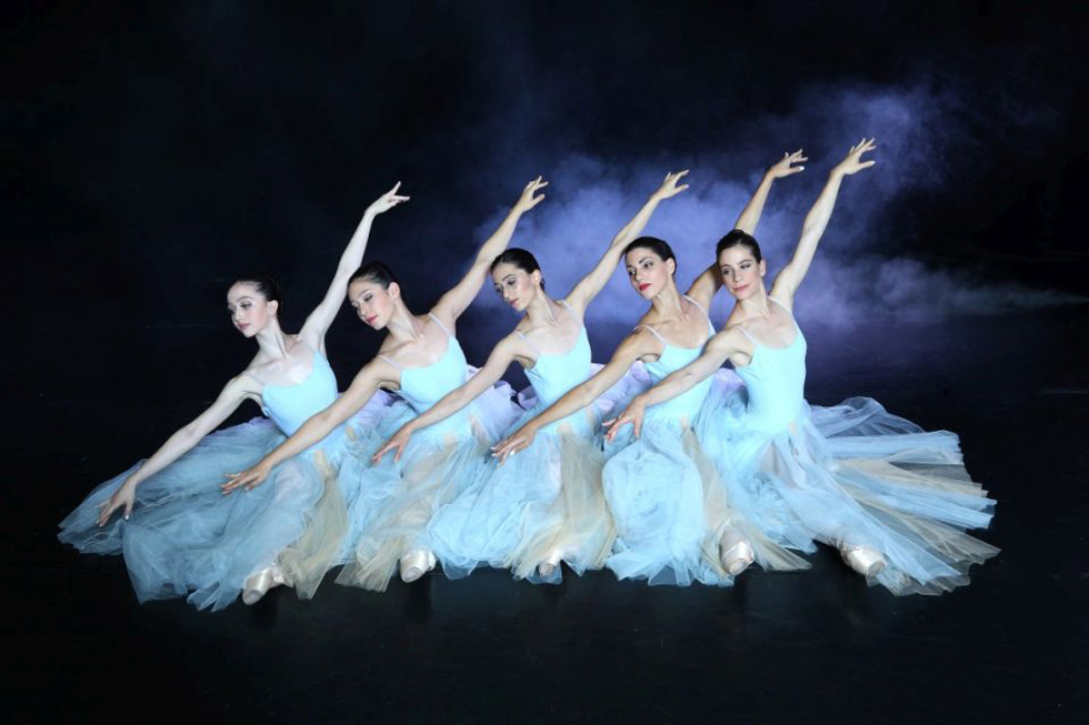 Фрагмент из балета "Серенада". Фото: "Susan & Hank Londoner" (предоставлено пресс-службой "Израильского балета")