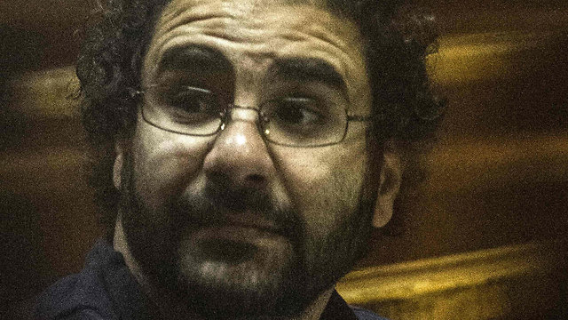 עלא עבדל פתאח מתנגד משטר ב מצרים הולך כל לילה לישון בכלא (צילום: AFP)