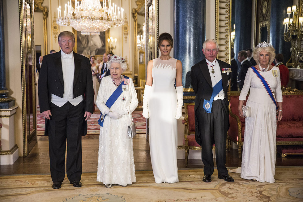 Две королевы. Мелания Трамп на приеме у королевы Великобритании. Фото: AFP