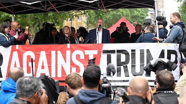 ג'רמי קורבין לייבור בריטניה לונדון הפגנות נגד דונלד טראמפ (צילום: רויטרס)