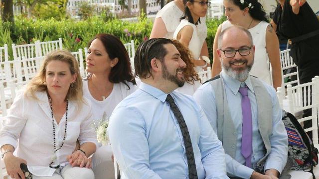 חתונה המונית של הקהילה הגאה בתל אביב (צילום: מוטי קמחי)