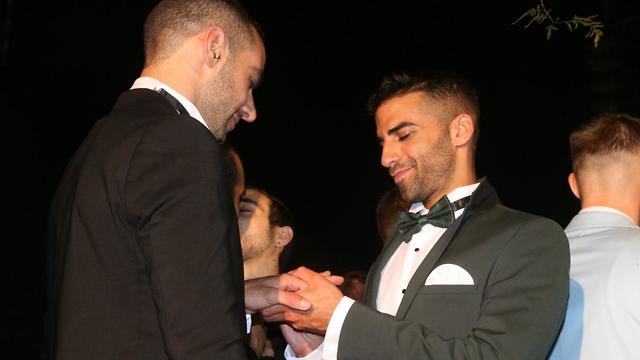 חתונה המונית של הקהילה הגאה בתל אביב (צילום: מוטי קמחי)