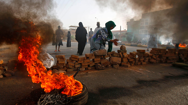 מחאה הפגנות הפגנה ב חרטום סודן נגד השלטון הצבאי צבא (צילום: AFP)