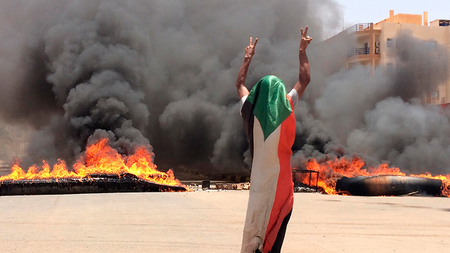 מחאה הפגנות הפגנה ב חרטום סודן נגד השלטון הצבאי צבא (צילום: AP)