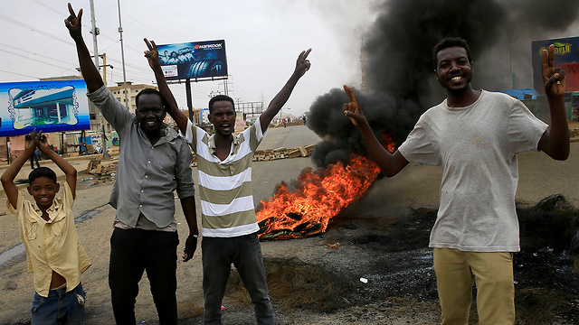 Protests in Sudan against military rule (Photo: Reuters)