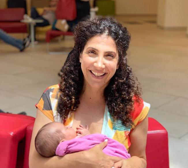 הבחירה שלך: מעיין כהן אלפסי שילדה לפני כחודש בשיבא ובחרה ללדת בלידת מים בחדר הלידה הטבעית (מתוך אלבום משפחתי)