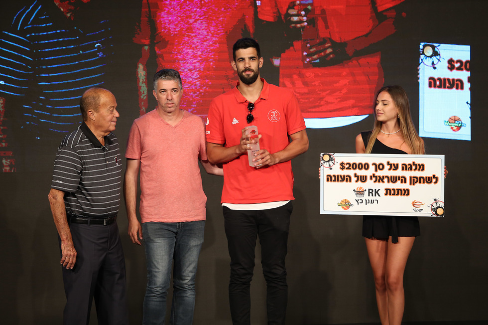 תומר גינת נבחר לשחקן הישראלי של העונה (צילום: עוז מועלם)
