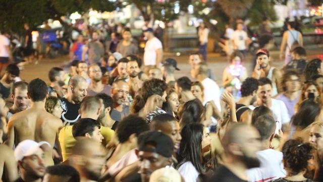  Демонстрация протеста в Тель-Авиве против отмены фестиваля DOOF. Фото: Моти Кимхи
