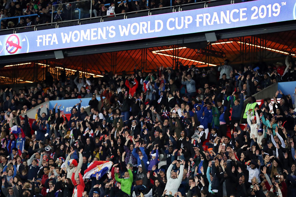 האוהדים הצרפתים במונדיאל הנשים (צילום: גטי אימג'ס)