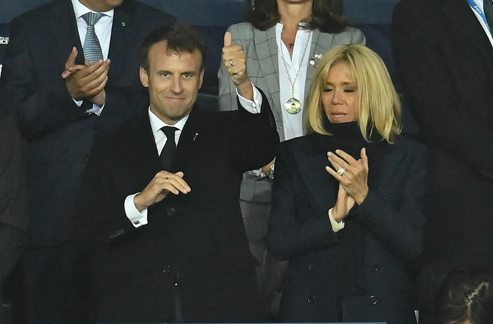 נשיא צרפת עמנואל מקרון ואשתו בריג'יט (צילום: MCT)
